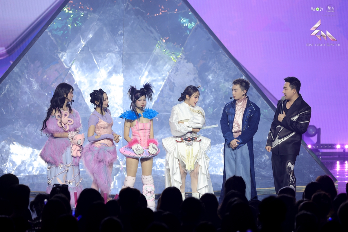 Tiết mục "Perfect" (Anh trai NEGAV, Em xinh Liu Grace, Em xinh Bảo Anh, Em xinh Ánh Sáng AZA)