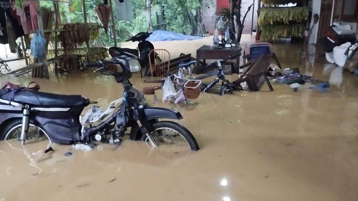 Nước ngập vào một số hộ dân tại xã Vũ Muộn, huyện Bạch Thông, Bắc Kạn
