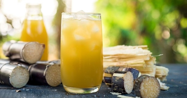Uống nước mía sai thời điểm có thể gây hại cho sức khỏe. Ảnh: Healthline