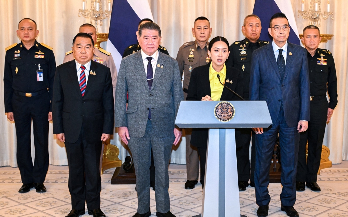 Thủ tướng Thái Lan Paetongtarn Shinawatra trả lời báo giới trưa 19/6/2025. Ảnh: Reuters.