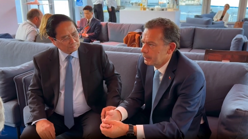 Thủ tướng Phạm Minh Chính gặp Thủ tướng Bồ Đào Nha Luis Montenegro - Ảnh: TTXVN
