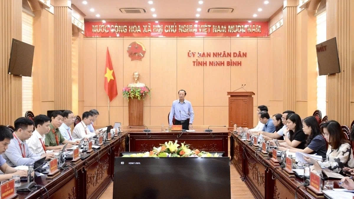 Thứ trưởng Bộ GD-ĐT Phạm Ngọc Thưởng làm việc với Ban chỉ đạo thi tốt nghiệp THPT tỉnh Ninh Bình