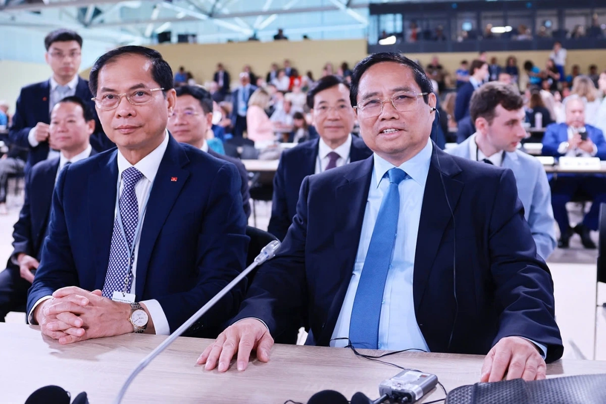 Sáng 9/6, Thủ tướng Phạm Minh Chính đã dự phiên khai mạc Hội nghị Đại dương Liên Hợp Quốc lần thứ 3. Hội nghị có sự tham gia của hơn 120 quốc gia, hơn 50 nguyên thủ và người đứng đầu chính phủ các nước, lãnh đạo các tổ chức quốc tế và 100.000 đại biểu tham dự các sự kiện liên quan. (Ảnh: TTXVN)