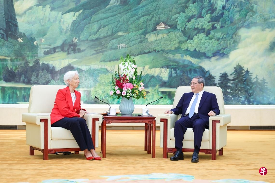 Thủ tướng Trung Quốc Lý Cường hội đàm với Chủ tịch Ngân hàng Trung ương châu Âu Christine Lagarde. Ảnh Tân Hoa Xã