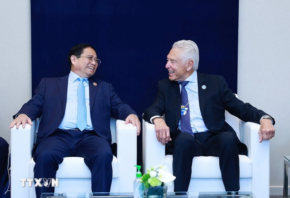 Thủ tướng Phạm Minh Chính gặp ông Peter Brabeck-Letmathe, Chủ tịch lâm thời Diễn đàn Kinh tế thế giới. (Ảnh: TTXVN)