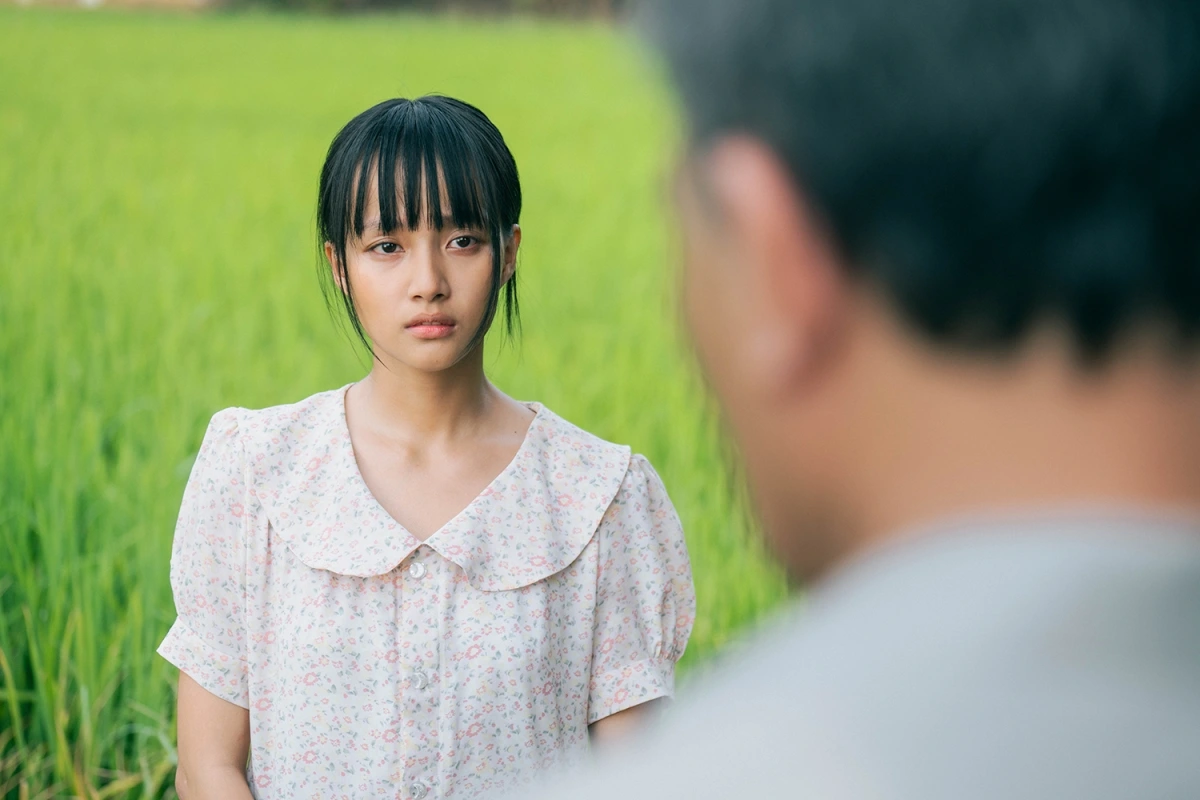 Cô phải vượt qua đến 7 vòng thử vai, đối đầu với hơn 100 ứng viên tiềm năng trước khi chính thức được lựa chọn.
