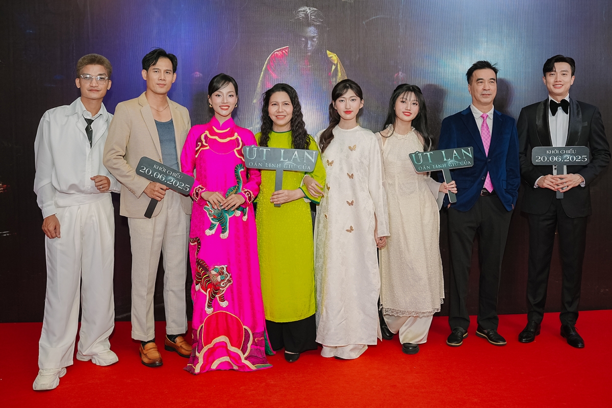 Đoàn phim "Út Lan: Oán linh giữ của"