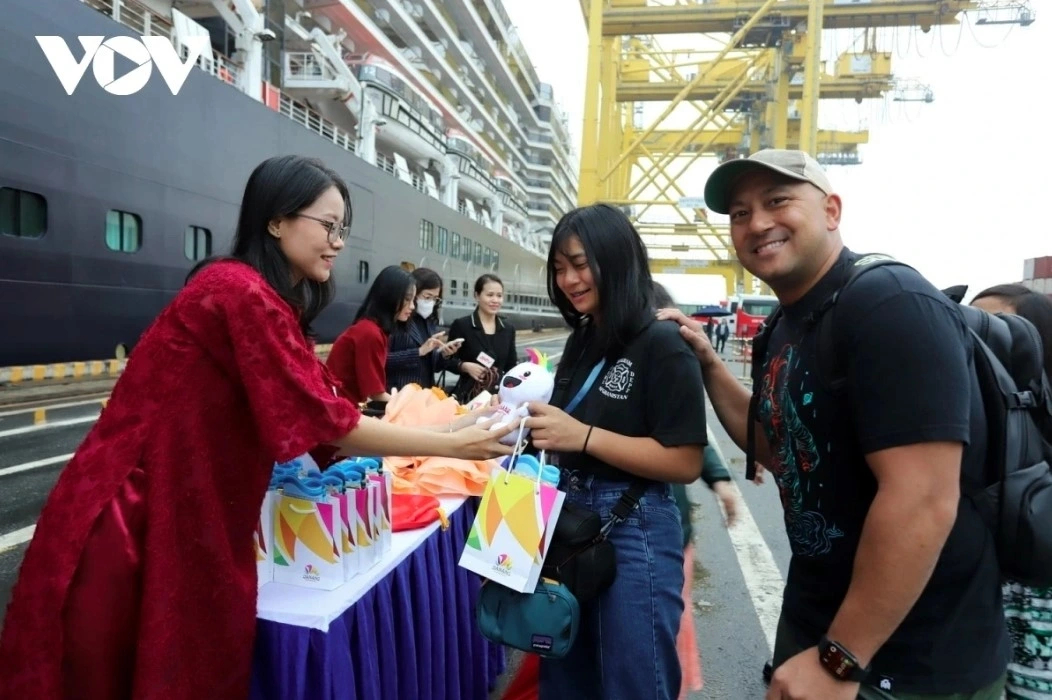 Cruise ships bring numerous visitors to Da Nang in first five months