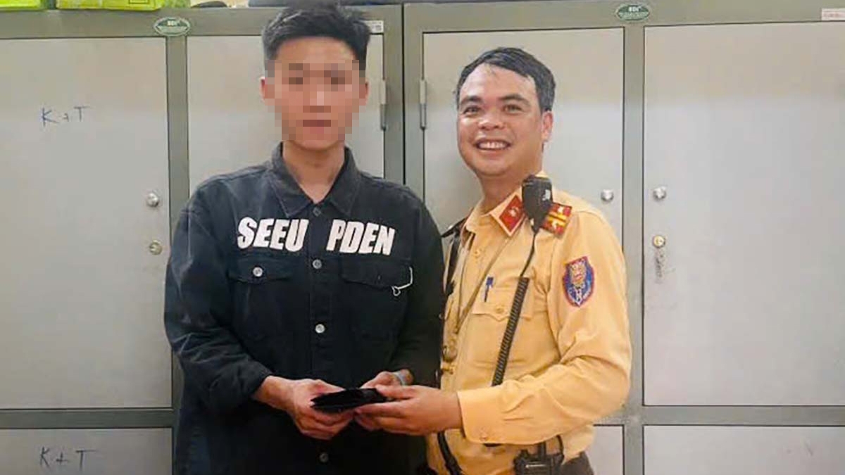 CSGT bàn giao tài sản cho người dân