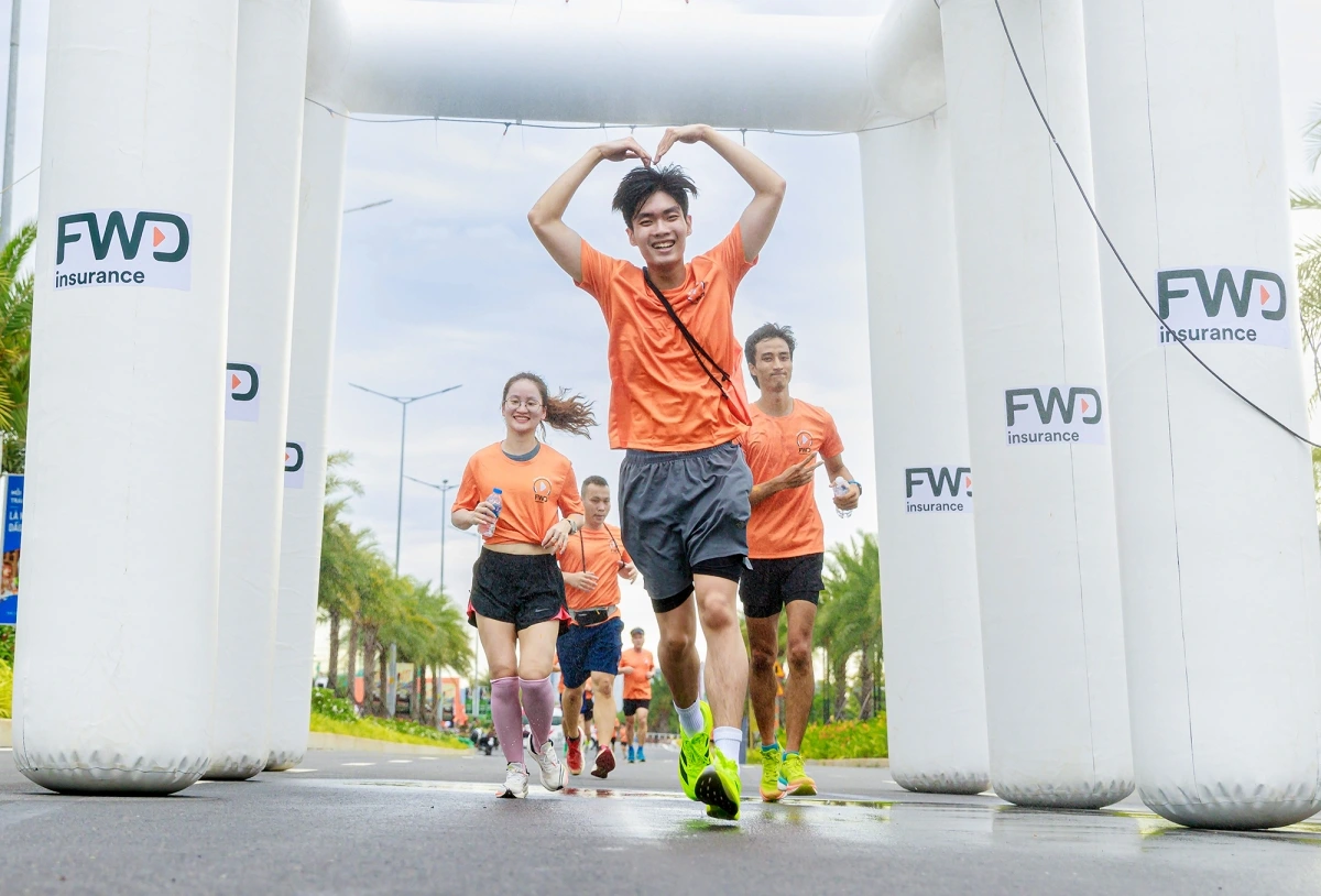 “FWD Đường chạy âm nhạc 2025” tạo nhiều bất ngờ cho các runner bởi các trạm đầy sáng tạo, tiếng cười và tiếng hò reo vang lên trong không gian sự kiện
