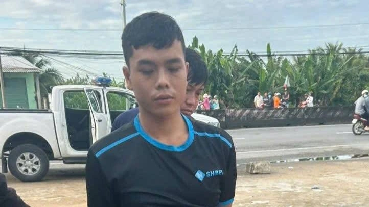 Nghi phạm trộm xe máy bị công an bắt giữ