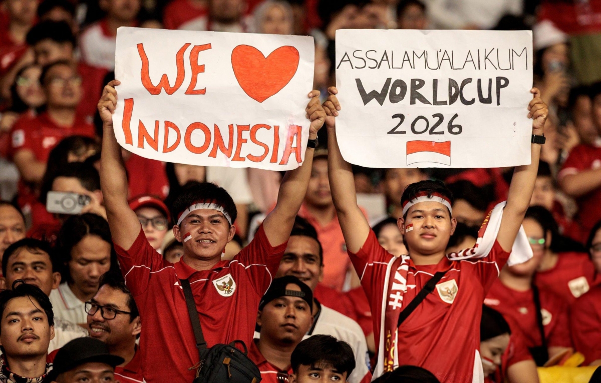 Các CĐV Indonesia trên khán đài sân Bung Karno. (Ảnh: Getty). 