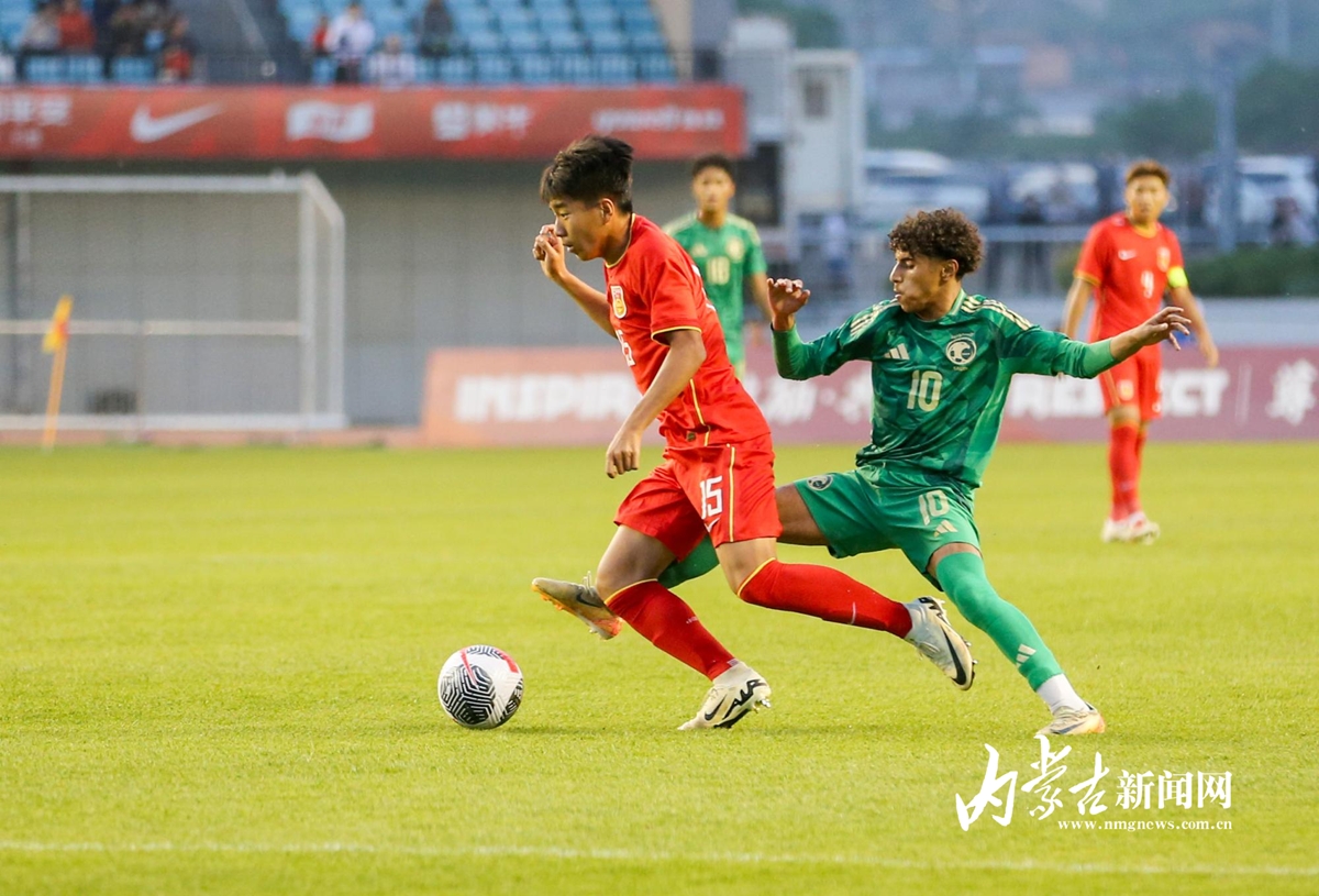 U16 Saudi Arabia thua cả Trung Quốc lẫn Australia ở 2 lượt trận đầu tiên nên thi đấu rất quyết tâm trước U16 Việt Nam. (Ảnh: inews). 