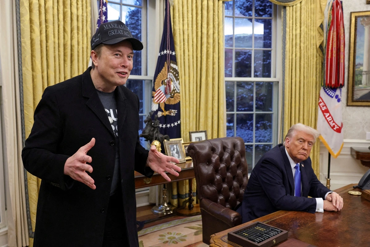 Tỷ phú Elon Musk phát biểu bên cạnh Tổng thống Donald Trump tại Phòng Bầu dục, Nhà Trắng, ngày 11/2/2025. Ảnh: Reuters