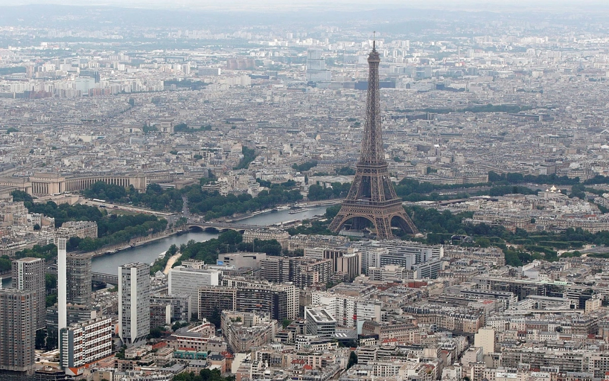 Trung tâm thủ đô Paris. Ảnh: Reuters.