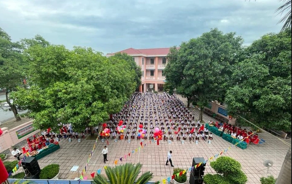 Trường THCS Hồng Sơn, TP Vinh ( Nghệ An).