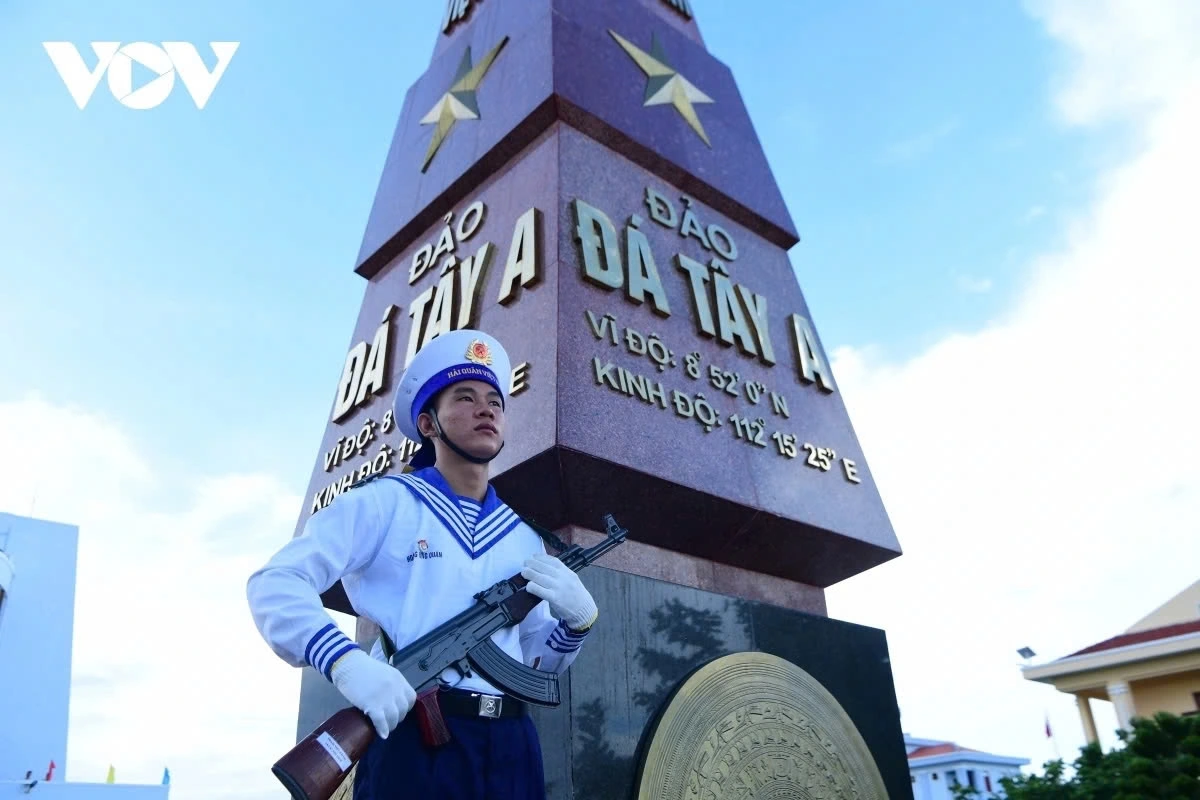 A navy soldier stands firm with his gun, guarding the sacred sovereignty of the nation's seas and islands.