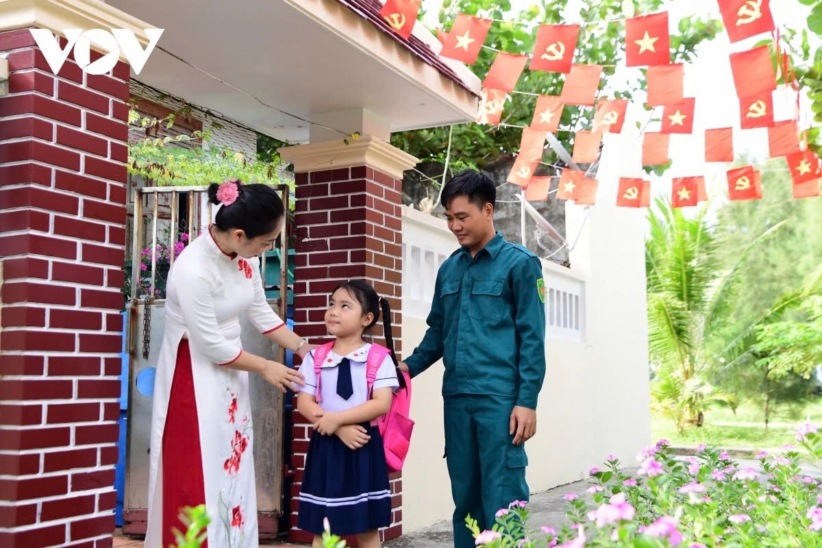 Peaceful life in the residential area on Sinh Ton Island, home to seven households as of 2025.