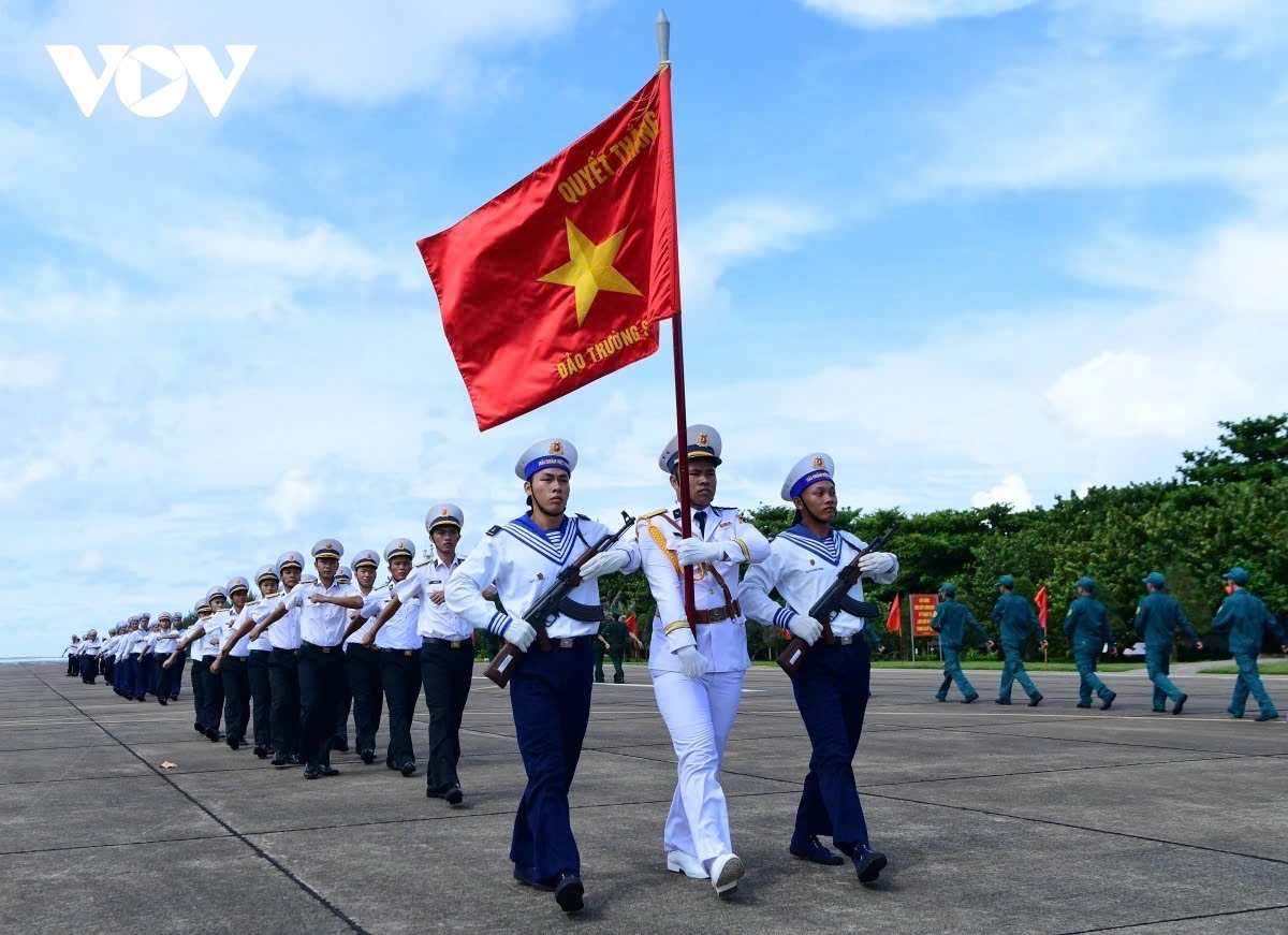 Officers and soldiers on Truong Sa Island march proudly under blue skies and the sound of gentle waves.