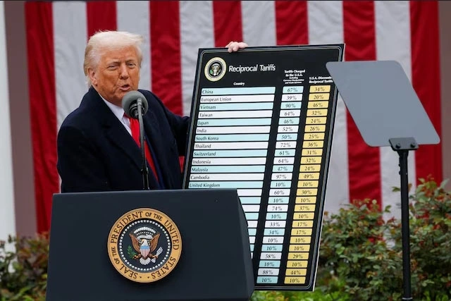 Tổng thống Mỹ Donald Trump phát biểu về chính sách thuế mới (Ảnh: Reuters)