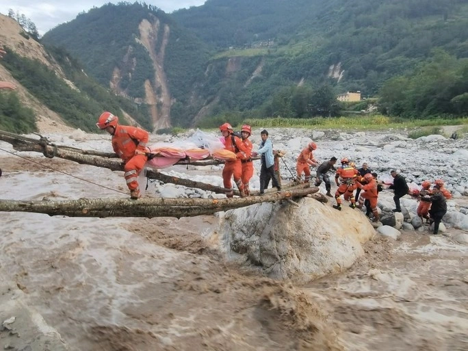 Hiện trường một trận động đất tại Tứ Xuyên. Ảnh: Reuters