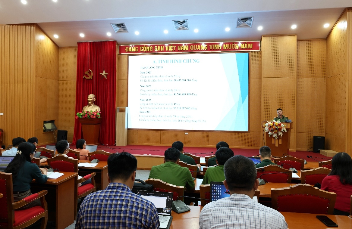 Phòng An ninh mạng và PCTP sử dụng công nghệ cao Công an tỉnh Quảng Ninh phối hợp các địa phương tuyên truyền về kỹ năng nhận diện tội phạm lừa đảo và bảo vệ dữ liệu cá nhân trên không gian mạng