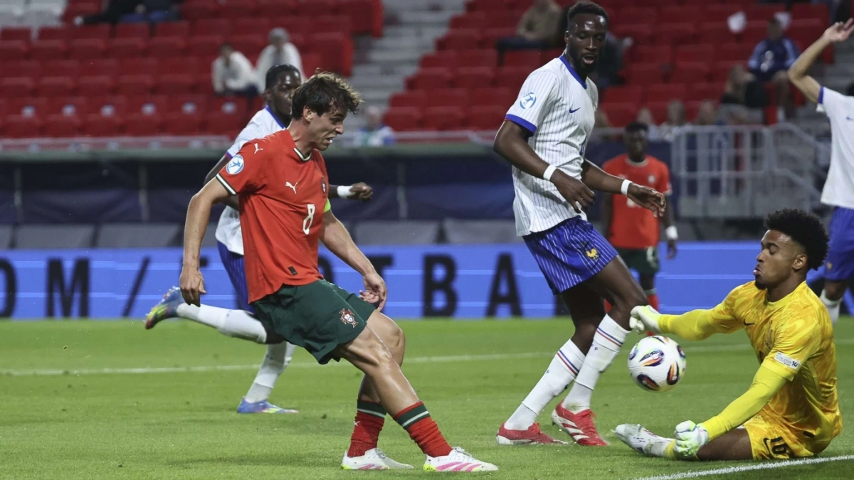 U21 Bồ Đào Nha và U21 Pháp hoà trong trận ra quân (Ảnh: Asquinas)