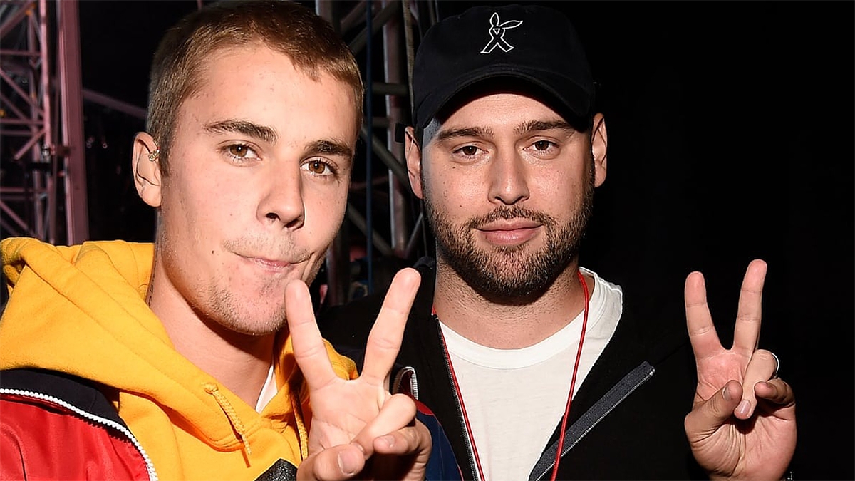 Truyền thông Mỹ đưa tin, Justin Bieber đang nợ Scooter Braun, người quản lý lâu năm của mình 8,8 triệu USD.