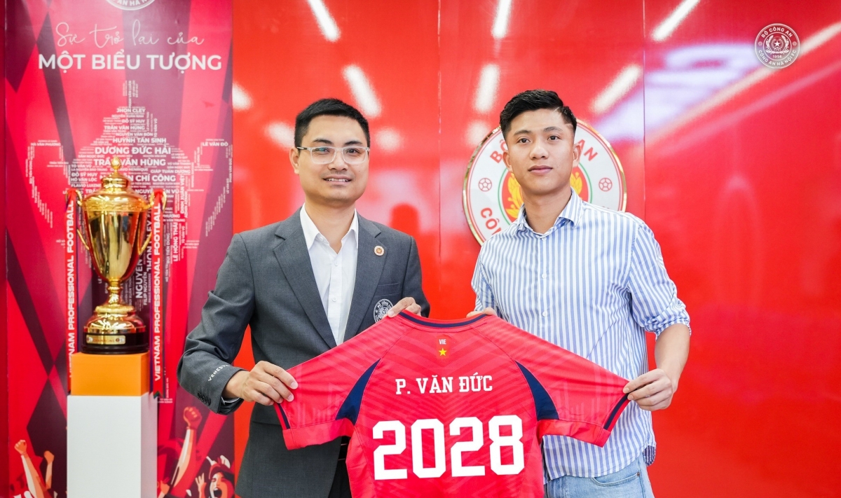 Phan Văn Đức gia hạn với CLB CAHN đến năm 2028. (Ảnh: CLB CAHN).