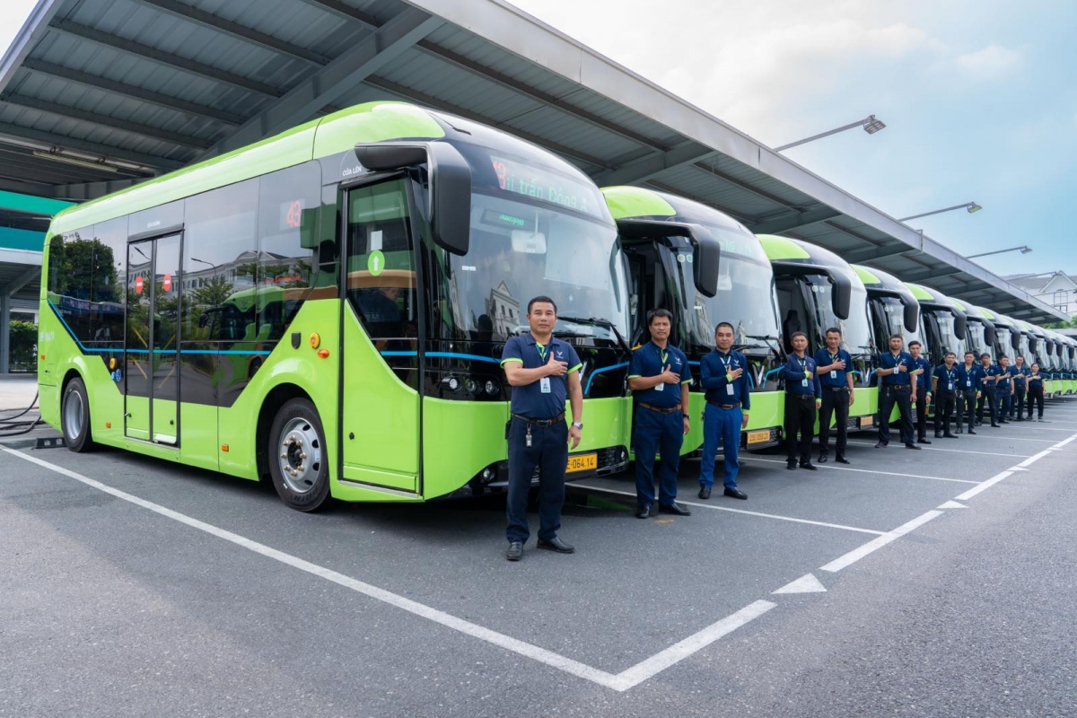 Tuyến 43 là tuyến buýt điện thứ 17 do VinBus triển khai, mang đến lựa chọn di chuyển an toàn, văn minh và thân thiện với môi trường cho người dân Thủ đô