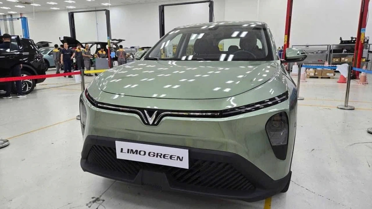 Limo Green - mẫu xe điện mới của VinFast cũng đã lộ diện trong tháng 6 vừa qua