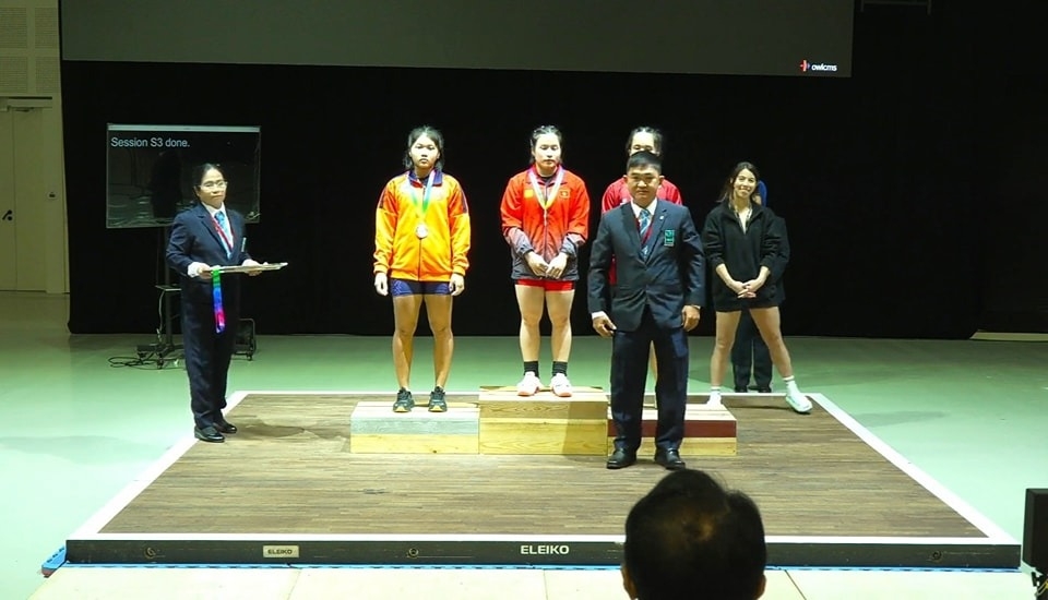 Nguyen Hoai Huong wins a gold medal in the women’s 53kg division. (Photo: thethaovanhoa.vn)