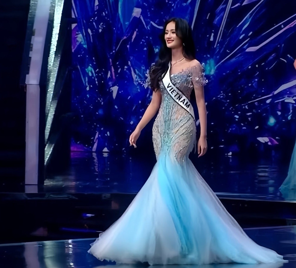 Ý Nhi trong đêm Chung kết Miss World tại Ấn Độ tối 31/5