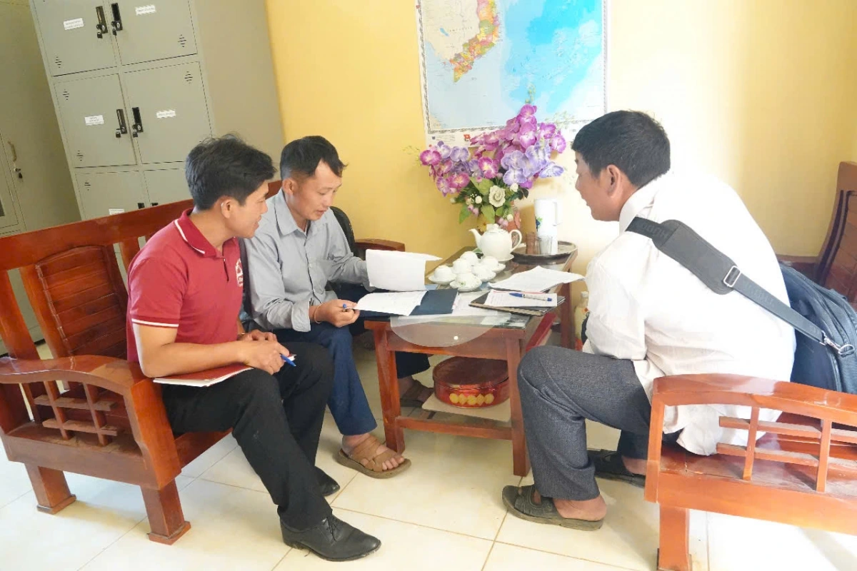Nhiều cán bộ ở Yên Bái đã chủ động xin nghỉ, bàn giao công việc để tạo thuận lợi cho công tác sắp xếp tổ chức bộ máy xã mới
