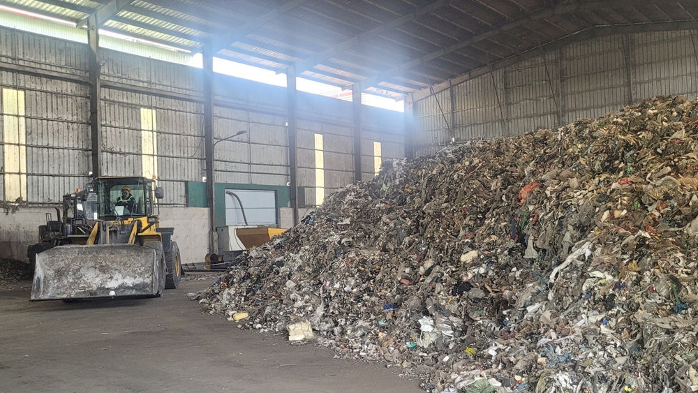 Rác được tập kết tại Khu liên hợp xử lý chất thải Bình Dương để chuẩn bị đưa vào lò đốt 