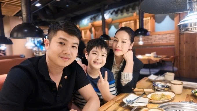 Diễn viên Nhật Kim Anh cùng chồng cũ, doanh nhân Bửu Lộc, đưa con trai Kutin đi chơi mừng ngày Quốc tế Thiếu nhi.