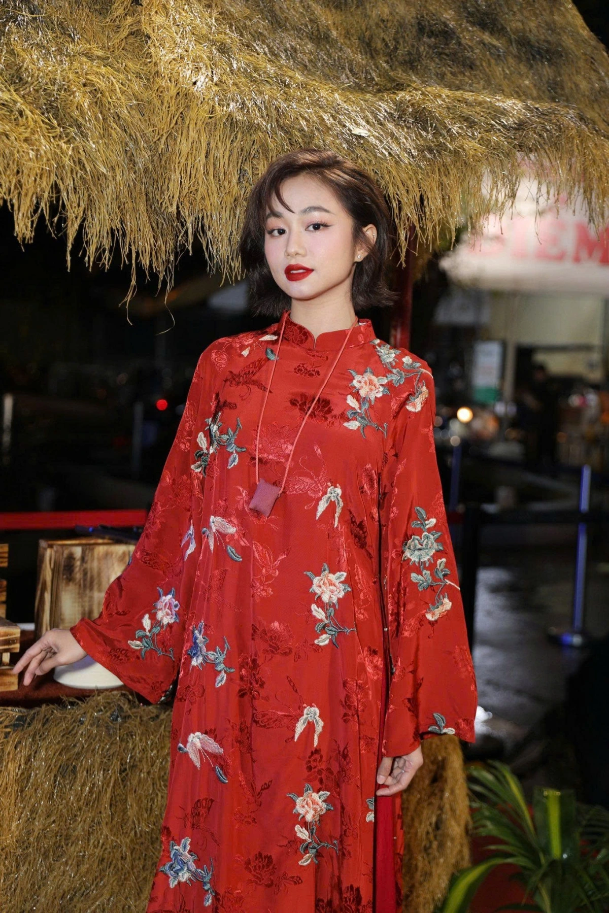Diễn viên Ngân Hòa