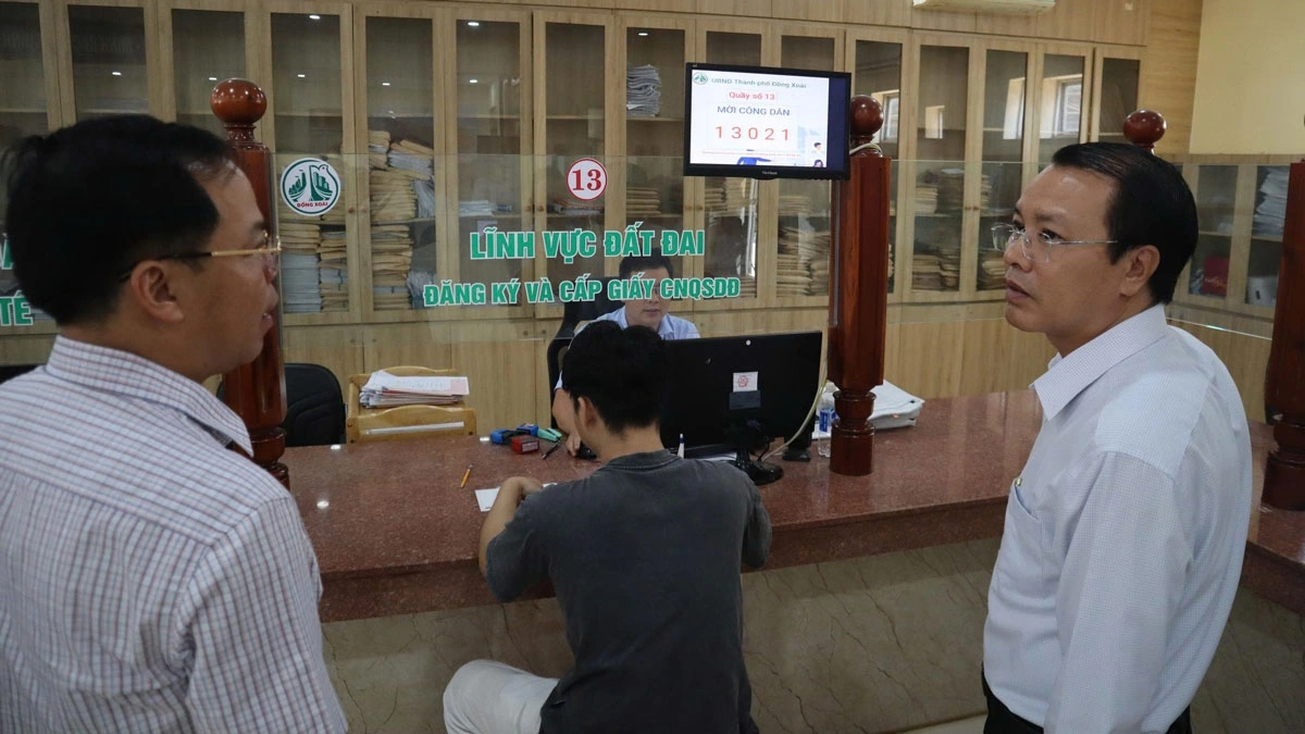 Lãnh đạo tỉnh đi kiểm tra cơ sở vật chất cấp xã mới 