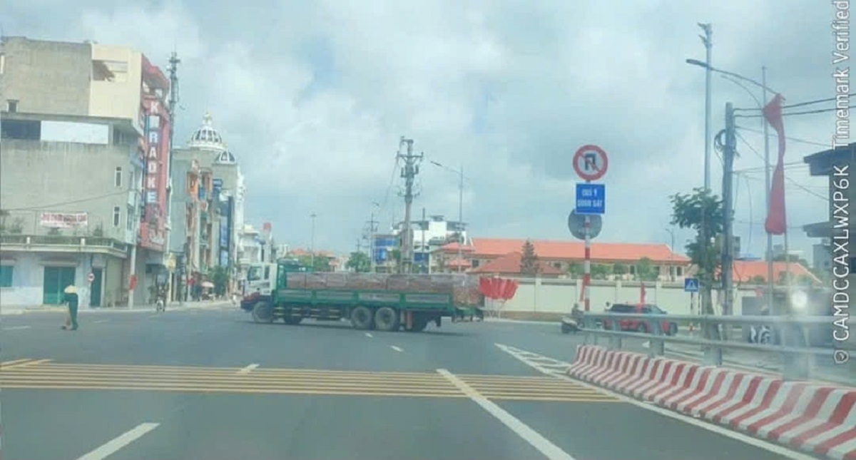 Mỗi tài xế bị phạt 5 triệu đồng và trừ 2 điểm trên giấy phép lái xe Ảnh: Tin tức giao thông Nam Định