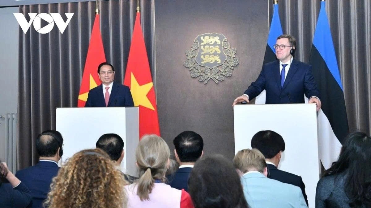 Thủ tướng Phạm Minh Chính và Thủ tướng Estonia Kristen Michal đã chứng kiến Lễ ký kết và trao đổi Bản ghi nhớ về hợp tác giữa Bộ Ngoại giao Việt Nam và Bộ Ngoại giao Estonia, Bản ghi nhớ về hợp tác chuyển đổi số và kinh tế số giữa Bộ Khoa học và Công nghệ Việt Nam với Bộ Tư pháp và Chuyển đổi số Estonia