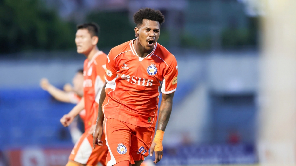 Emerson Santos De Souza bị treo giò ở trận đấu với SLNA (Ảnh: VPF).