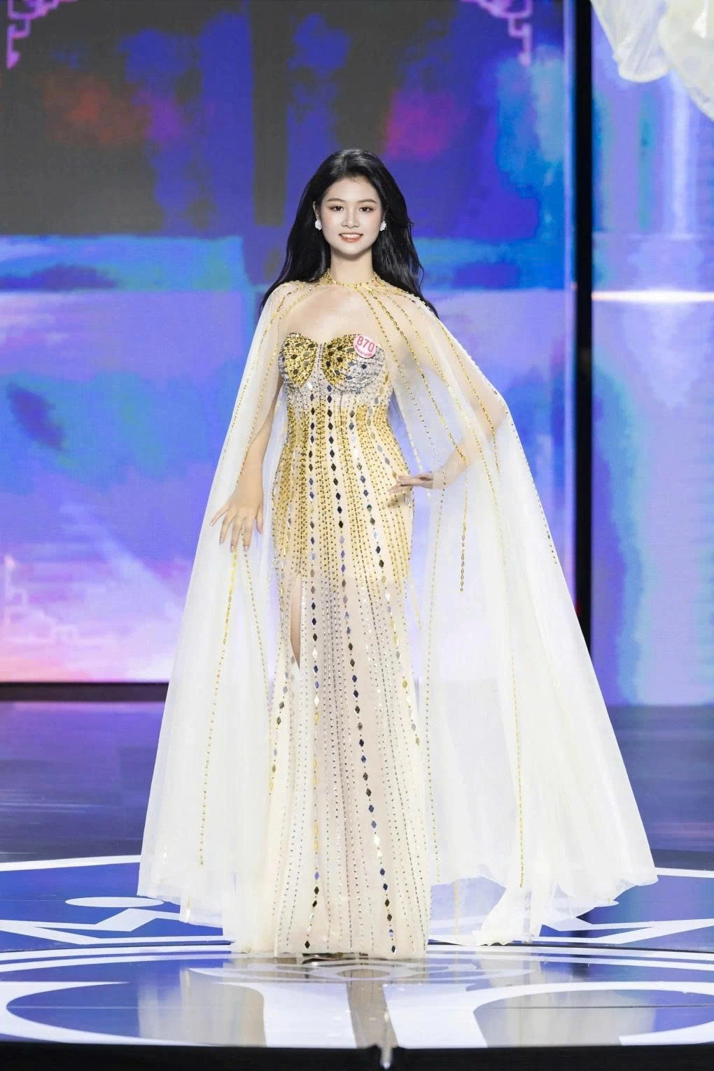 Hồ Ngọc Phương Linh, sinh năm 2003, đến từ Hà Tĩnh. Cô cao 1,73 m, số đo ba vòng 86-64-91 cm. Phương Linh là sinh viên Trường Quản trị và Kinh doanh, Đại học Quốc gia Hà Nội. Lần đầu tham gia cuộc thi sắc đẹp, Phương Linh có nhiều bỡ ngỡ, trải qua nhiều phần thi, cô ngày càng tiến bộ và lọt top thí sinh nổi bật. Cô chia sẻ nếu đăng quang ngôi vị cao nhất, cô muốn kêu gọi hỗ trợ quê hương Hà Tĩnh và đồng bào miền Trung mỗi mùa bão lũ.