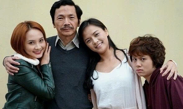 "Về nhà đi con" của đạo diễn Nguyễn Danh Dũng xoay quanh cuộc sống của ông Sơn (NSND Trung Anh) và ba con gái Thu Huệ (Thu Quỳnh), Anh Thư (Bảo Thanh) và Ánh Dương (Bảo Hân). Tuy cả ba chị em đều gặp phải những biến cố trong cuộc sống, nhưng họ may mắn có chung một điểm tựa là một người bố tận tụy, hết mực yêu thương các con. Bộ phim đã giành giải Phim truyền hình của năm tại VTV Awards 2019.