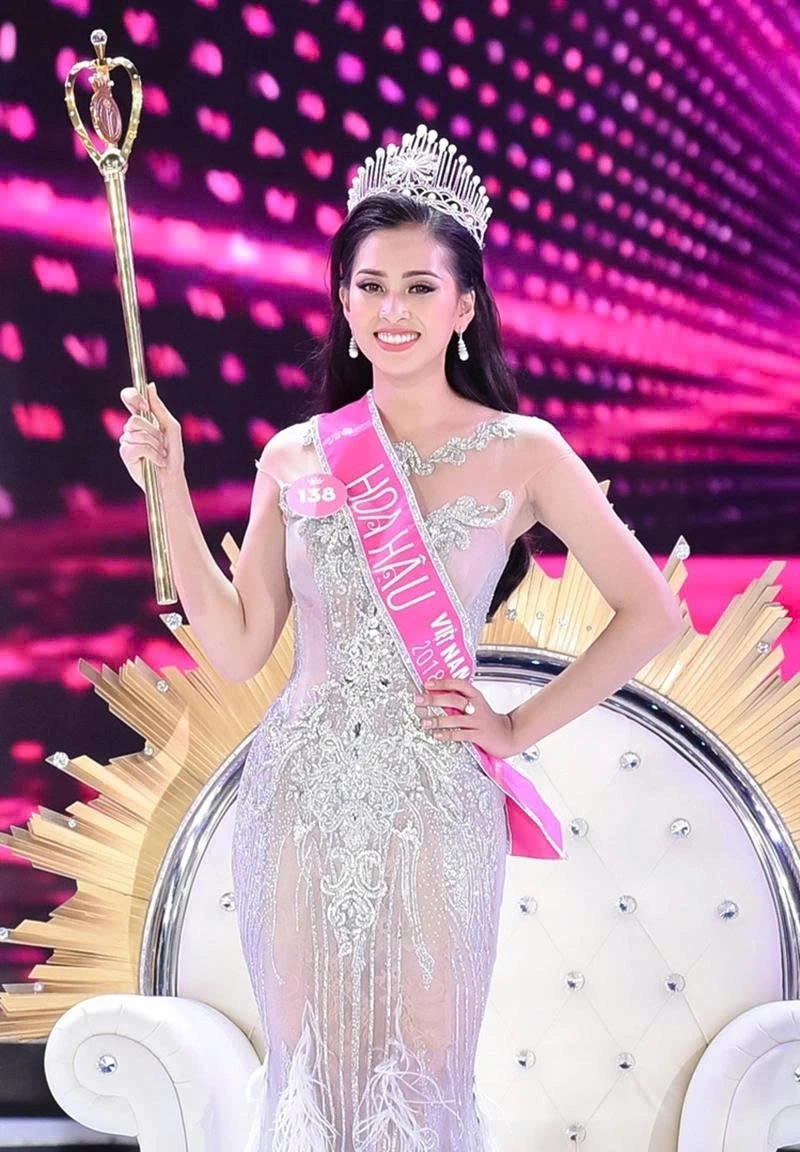 Trần Tiểu Vy đăng quang Hoa hậu Việt Nam 2018 khi vừa tốt nghiệp THPT. Cô được công chúng khen ngợi vì gương mặt khả ái, vóc dáng cân đối. Tiểu Vy là đại diện Việt Nam tham gia Miss World 2018. Dù chỉ dừng chân ở top 30 chung cuộc nhưng đại diện Việt Nam gây ấn tượng khi lọt vào Top 5 Người đẹp nhân ái tại Miss World 2018.