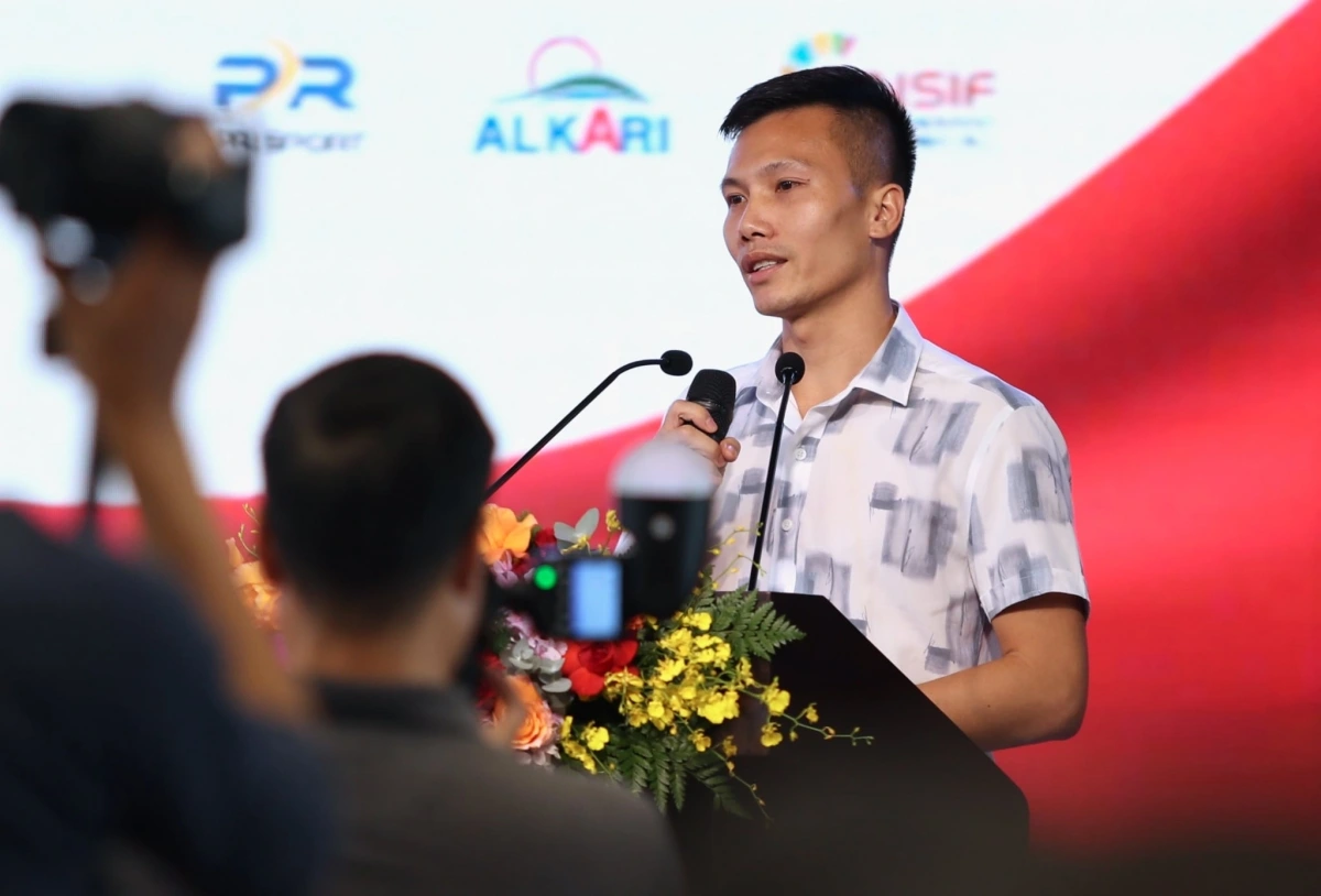 Kỷ lục gia Đỗ Quốc Luật phát biểu tại Lễ công bố giải chạy Việt Nam Tôi Đó (Ảnh: Bảo Ngọc)