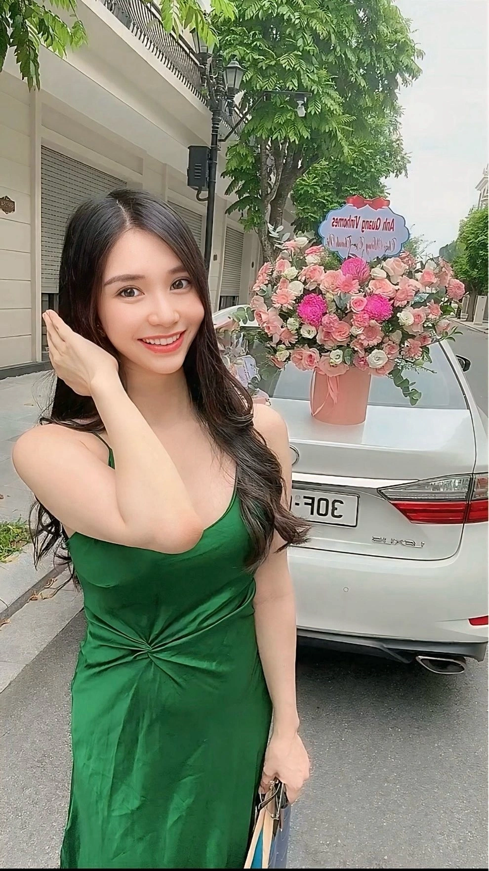 Hot girl Thanh Bi mới tậu được khối tài sản khủng sau 6 năm "tiết kiệm kiệm ăn mì tôm".