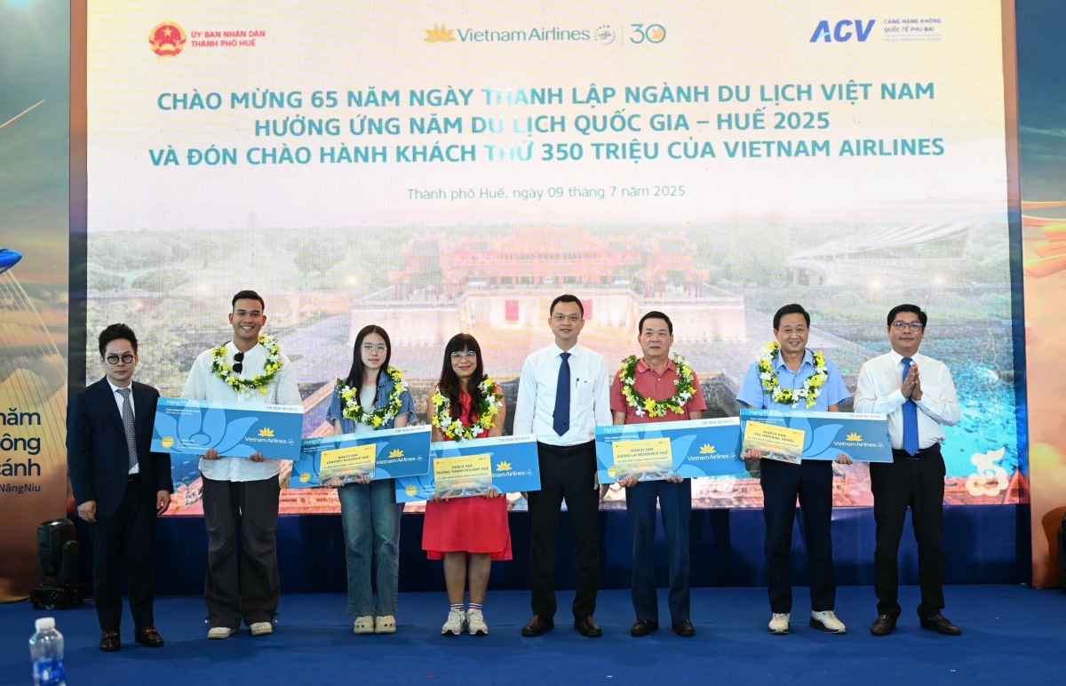 11. Mười hành khách may mắn thứ 349.999.995 đến 350.000.005 nhận vé khứ hồi nội địa hạng Phổ thông