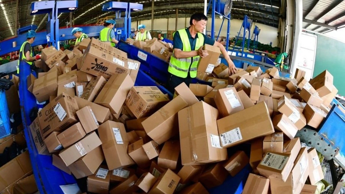 Thu thuế giá trị gia tăng (VAT) tự động đối với hàng hoá trị giá dưới 1 triệu đồng, nhập khẩu qua dịch vụ chuyển phát nhanh từ 1/8/2025.