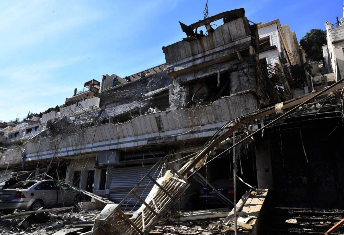 Tòa nhà bị phá hủy sau cuộc không kích của Israel tại Damascus, Syria. (Ảnh: TTXVN)