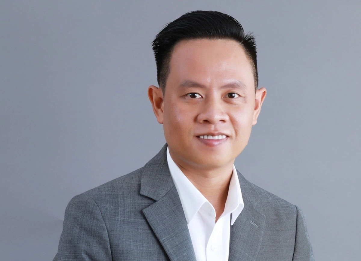 Anh Lê Vương Thịnh bày tỏ sự lo lắng về việc người dân phải chịu áp lực tài chính để chuyển đổi từ xe xăng sang xe điện. (Ảnh: NVCC)